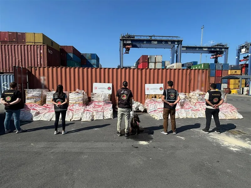 Türkiye-İspanya İşbirliğiyle 1,7 Ton Kokain ve 105 Kilo Esrar Ele Geçirildi