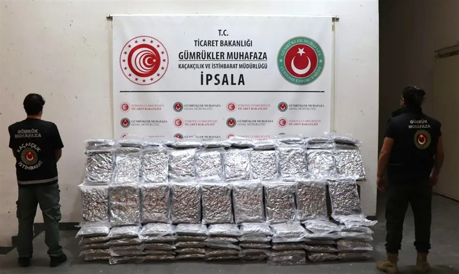 Edirne'de İki Gümrük Kapısında Uyuşturucu Operasyonu 147 Kilo Esrar ve 27 Kilo Kokain Ele Geçirildi