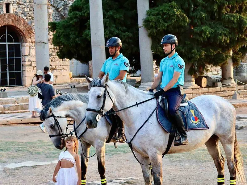 İzmir'de Atlı Jandarma Birlikleri Sahillerde ve Turistik Bölgelerde Görev Yapıyor